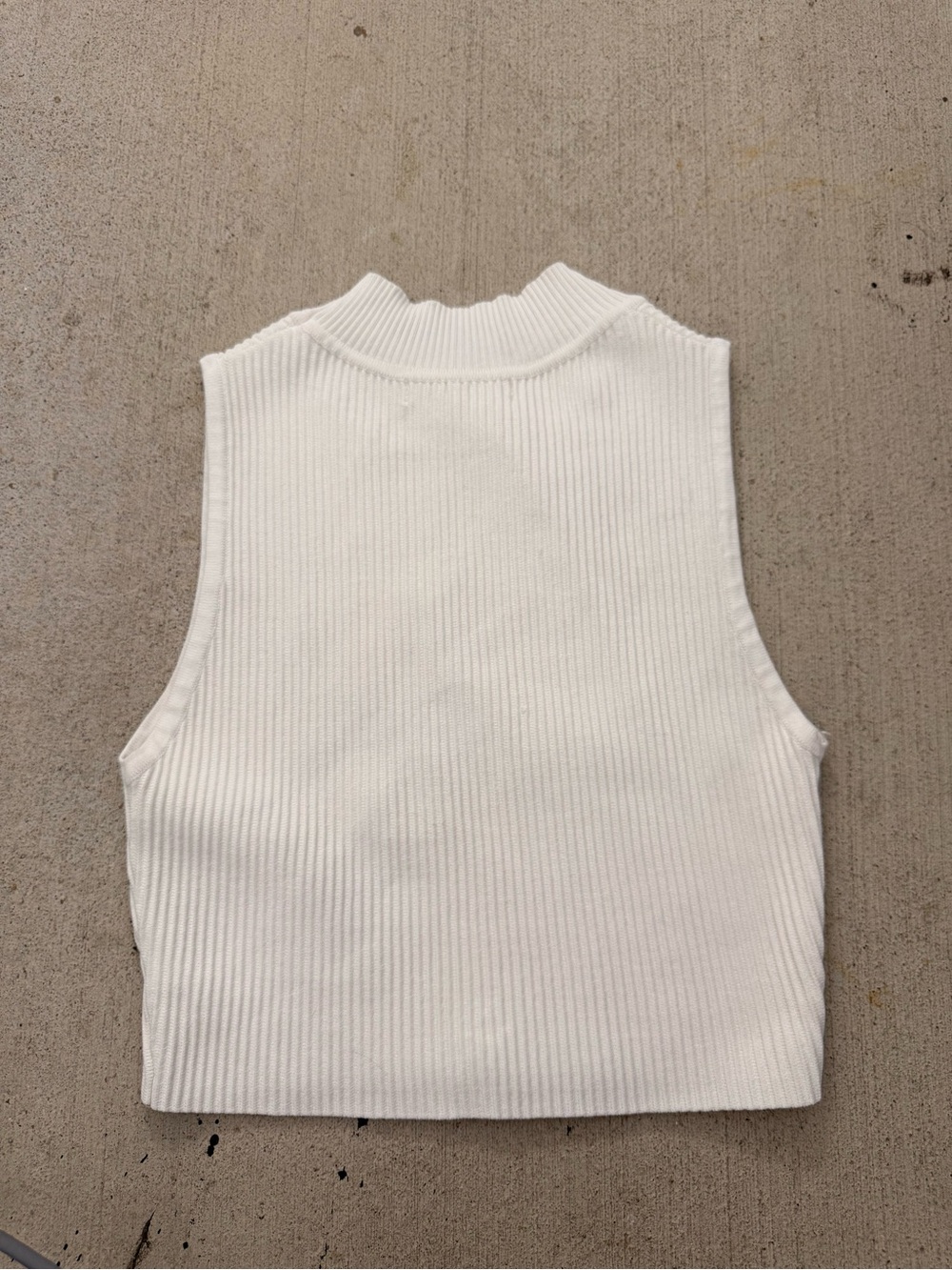 Sleeveless Ribbed Mock Neck Tank Top - Picture 2 of 5